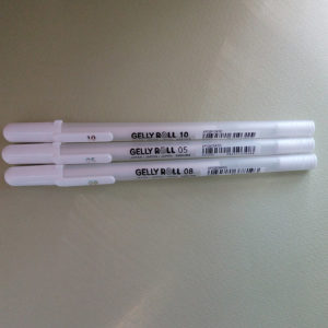 Белая гелевая ручка Gelly Roll Sakura